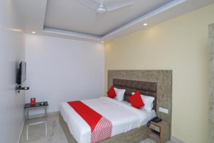 OYO 29966 Hotel Galaxy