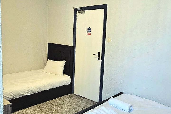 Room 16 of 80