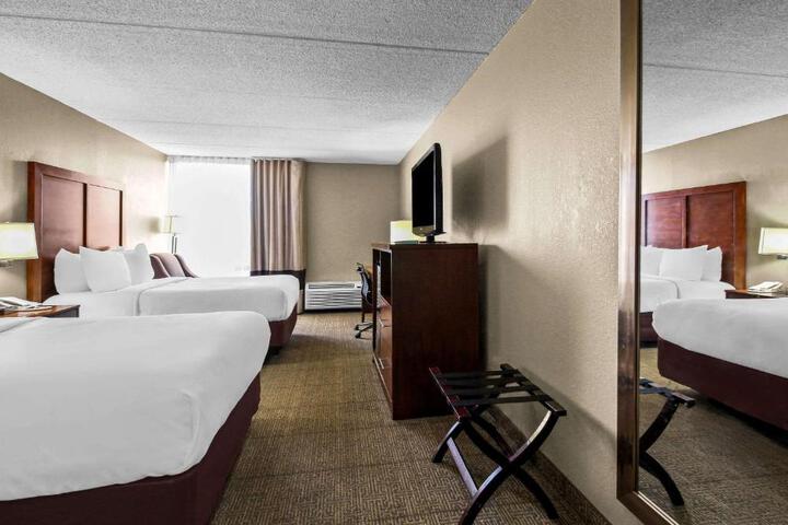 2 Double Beds (5 of 8)