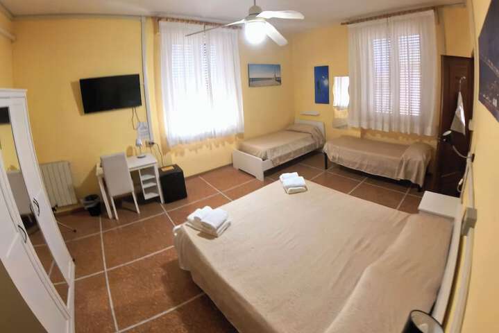 Room 9 of 18