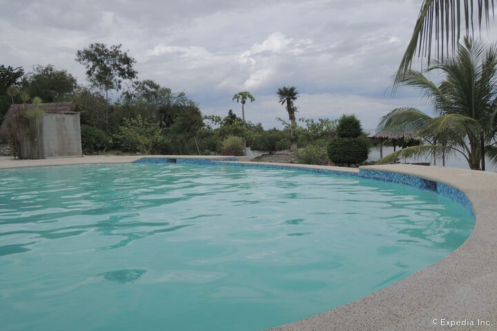 Pool 44 of 70