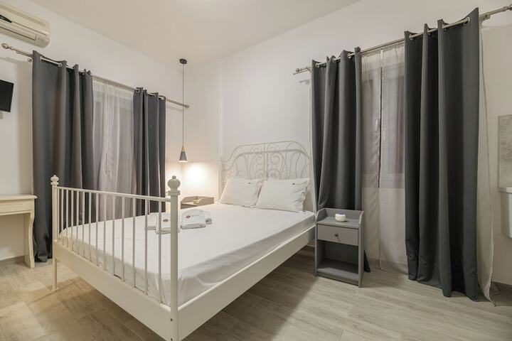 Room 18 of 100