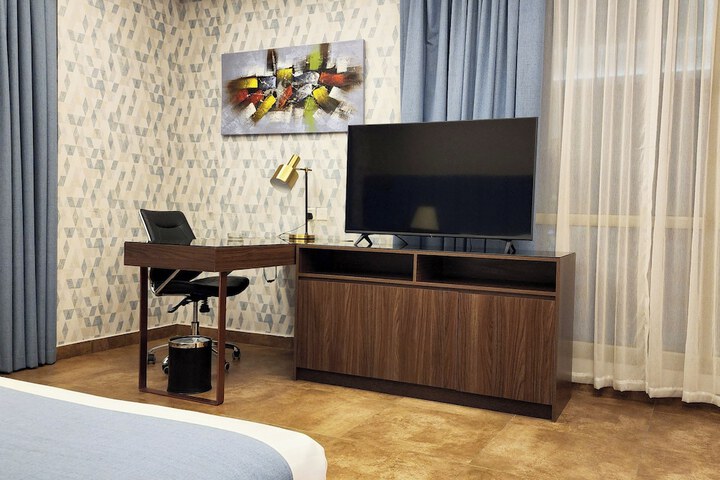 Room 28 of 42