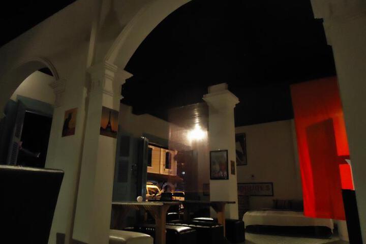 Lounge 6 of 6