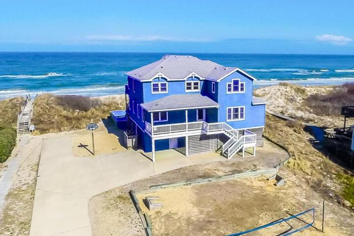 Ocean Dream - Corolla Ocean Sands, Pool / Hot Tub/Handicap Friendly/Elevator/Pets OK/Weddings! in Corolla, NC
