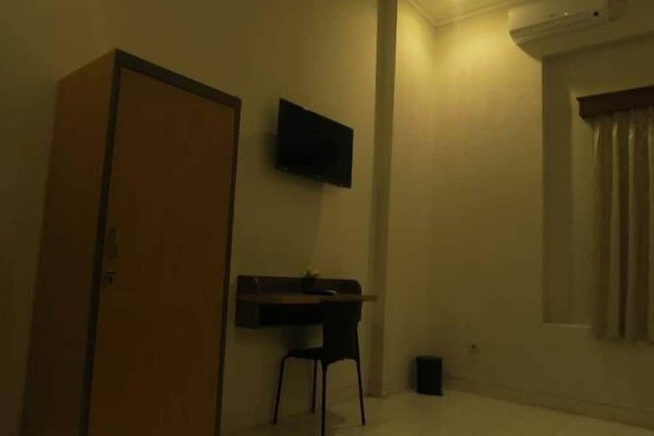 Room 9 of 35