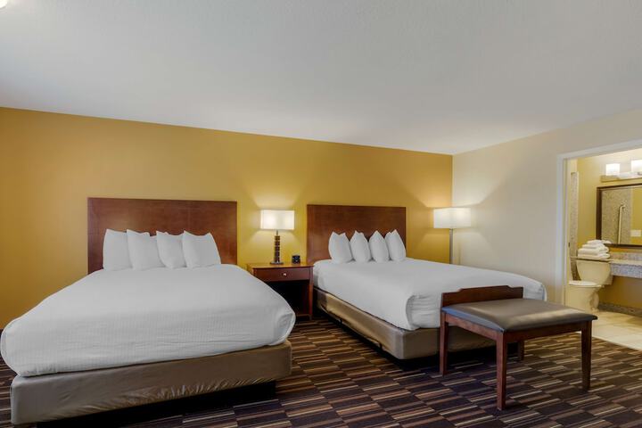 2 Queen Beds Interior Entrance WiFi Full Breakfast (18 of 19)