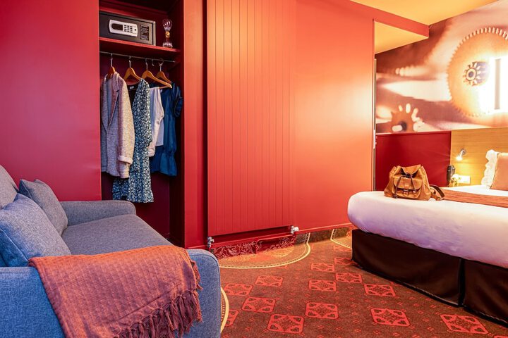 Room 27 of 74