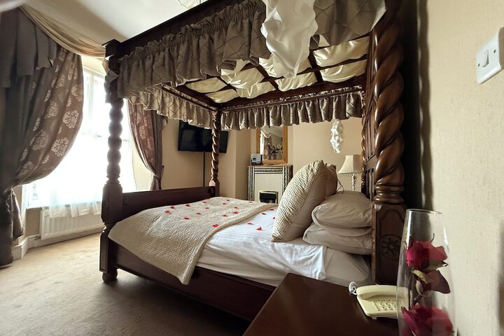 Room 35 of 175