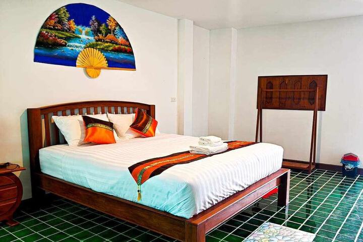 Room 8 of 20