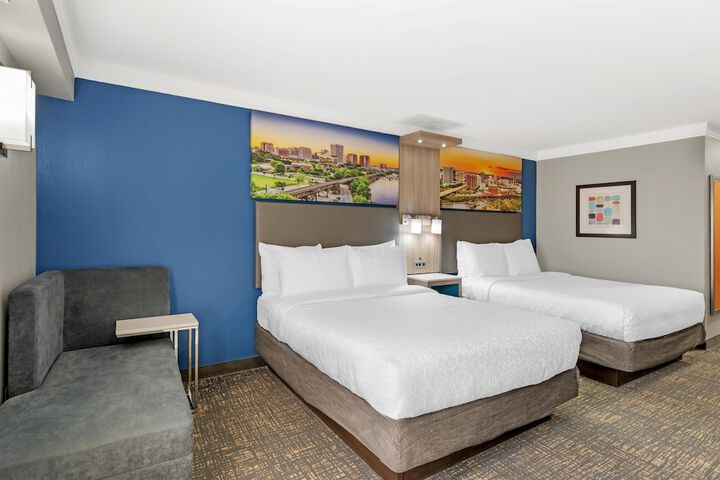 Room 13 of 71