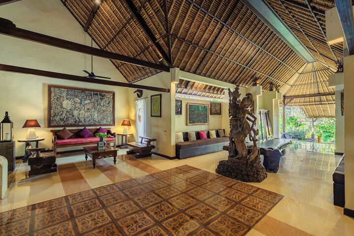 Entrance & Lobby