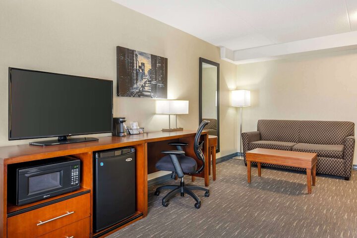 1 King Bed Microwave and Refrigerator Full Breakfast (19 of 29)