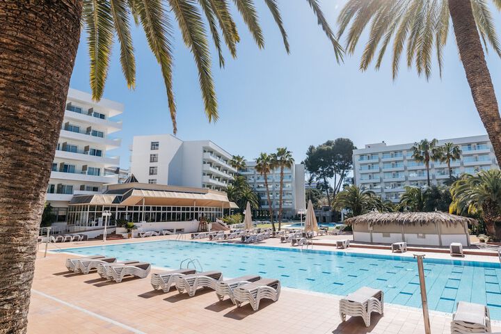 Hotel with Pool
