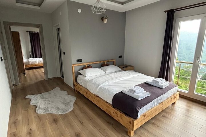 Room 12 of 16