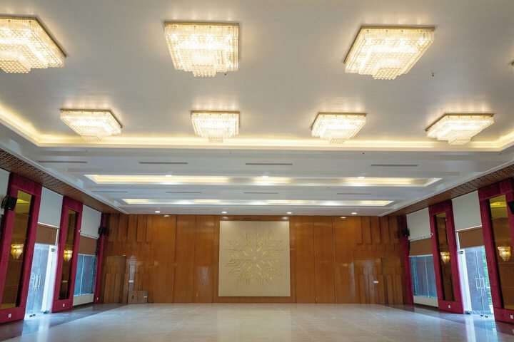 Ballroom/Hall 173 of 190