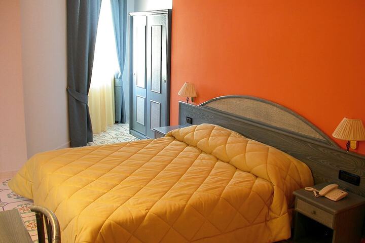 Room 5 of 39