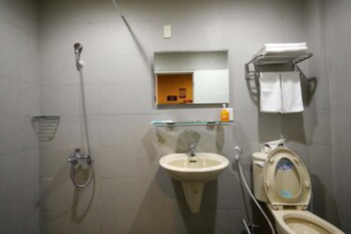 Room 9 of 32
