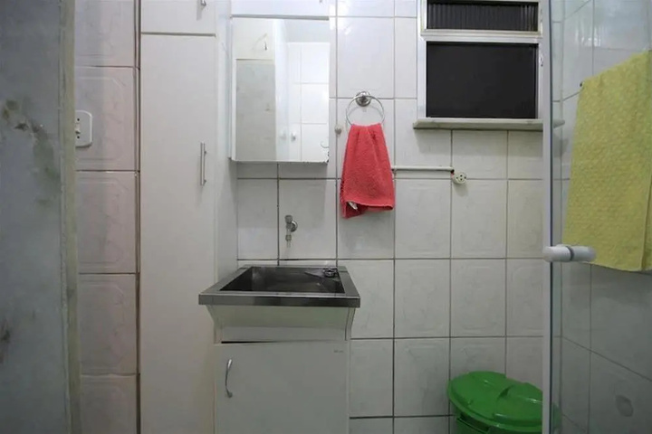 Room 8 of 11
