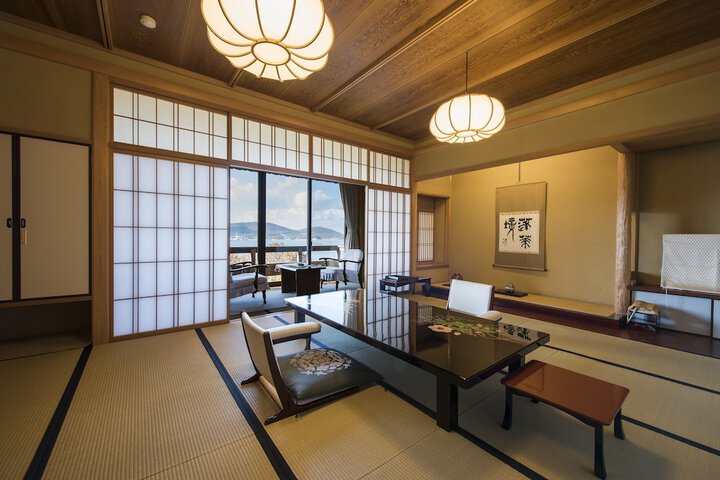 Room 9 of 100