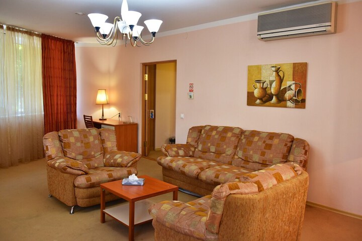 Room 27 of 42