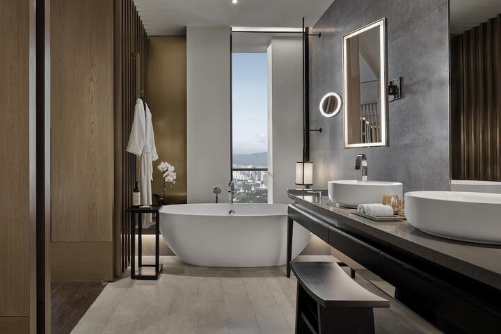 Room 47 of 93