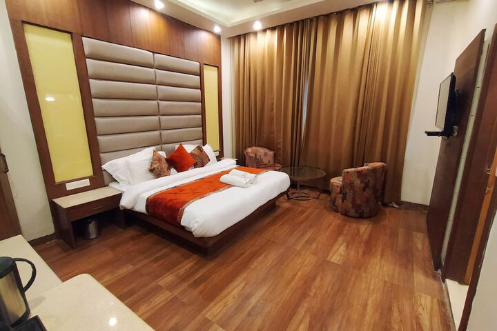Room 7 of 30