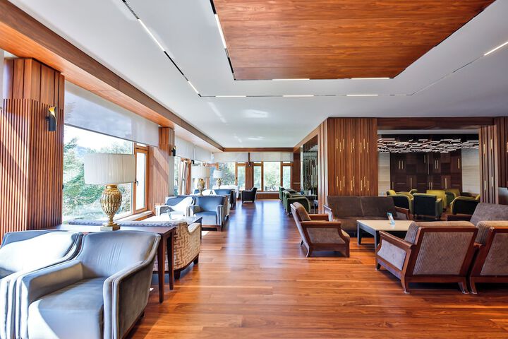 Entrance & Lobby