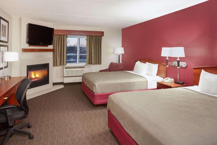 2 Queen Beds Dog Friendly (2 of 6)