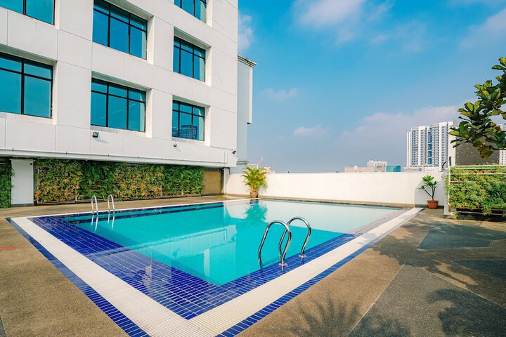 Hotel with Pool