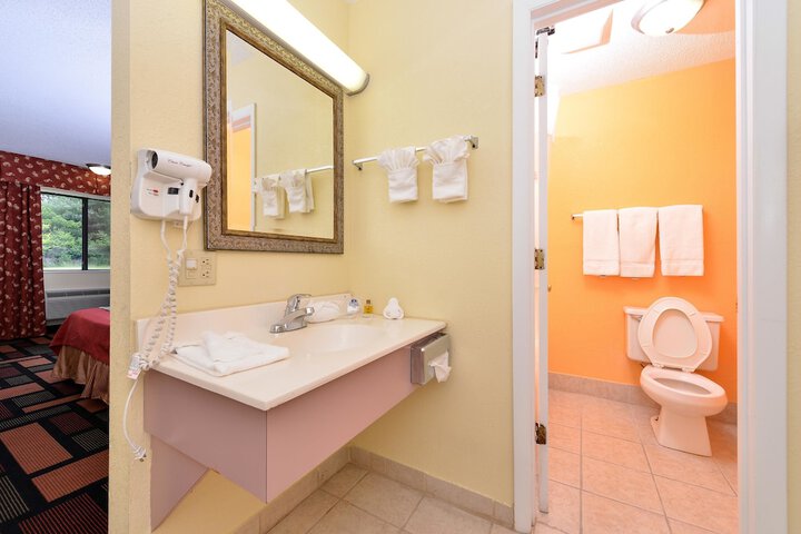 Room 9 of 15