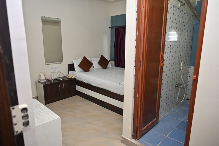 Room 10 of 21