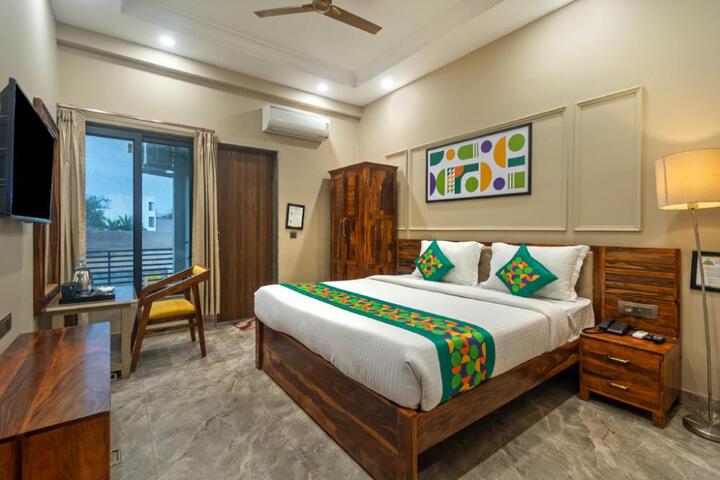 Treebo Aashirwad Bliss Inn With Swimming Pool