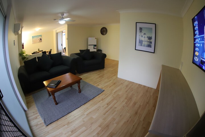 Room 107 of 199