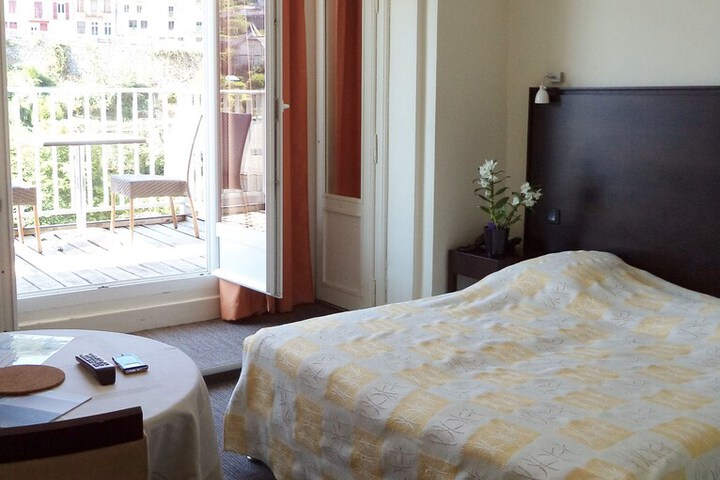 Room 10 of 34