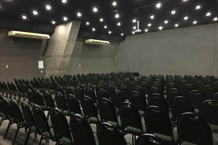 Ballroom/Hall 118 of 132