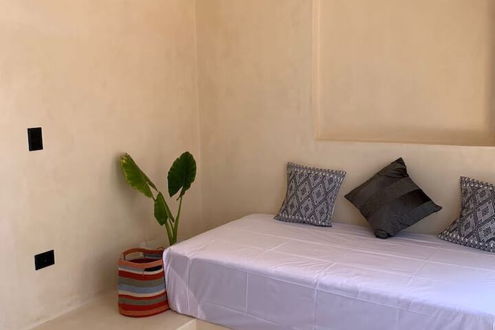 Room 6 of 90