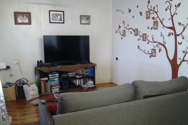 Room 6 of 9