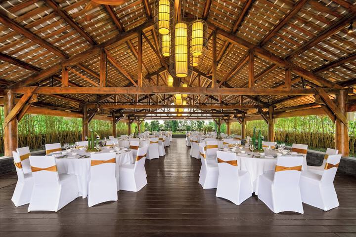 Ballroom/Hall 103 of 145