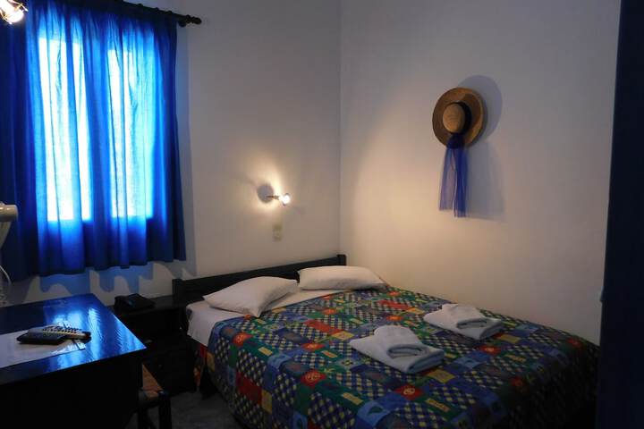 Room 5 of 42