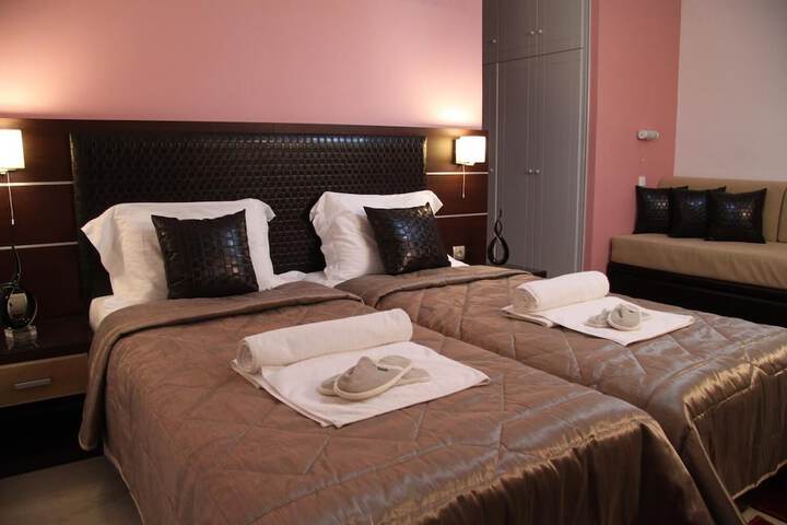 Room 6 of 33
