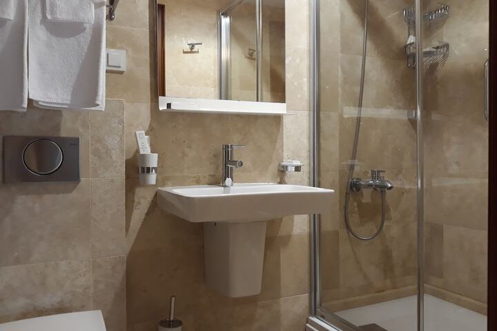 Room 20 of 33