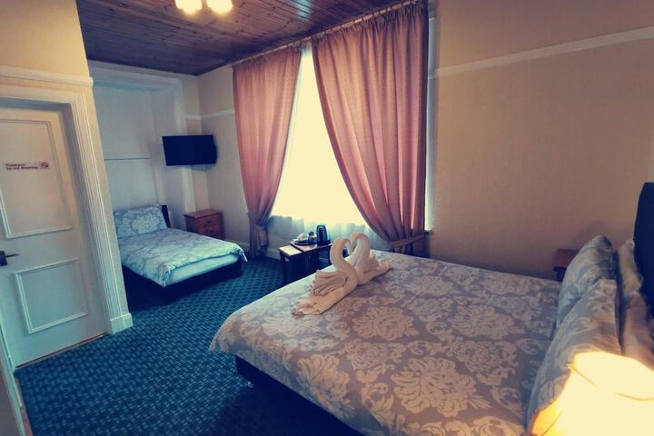 Room 16 of 33