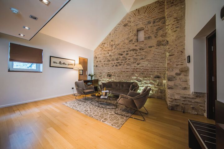 Room 44 of 65
