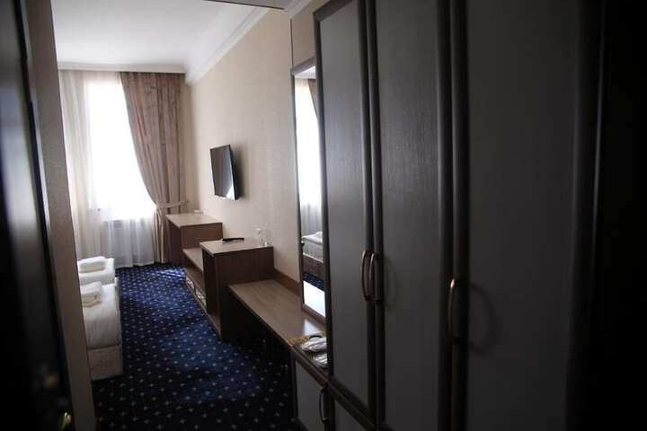 Room 6 of 49