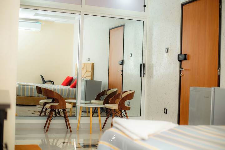 Room 7 of 25