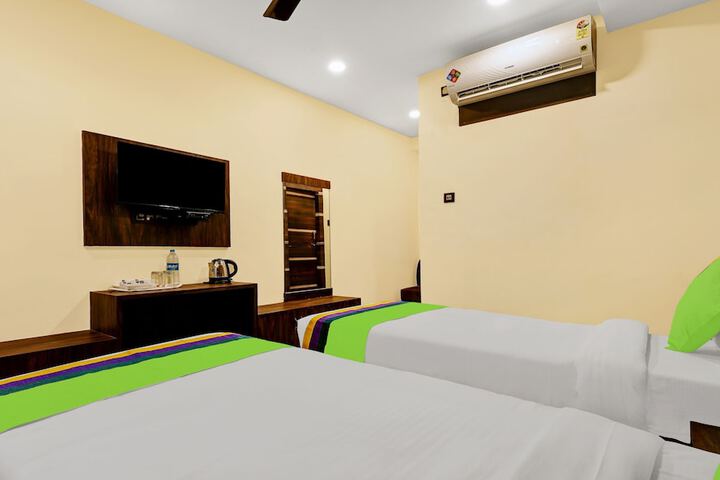 Room 12 of 36