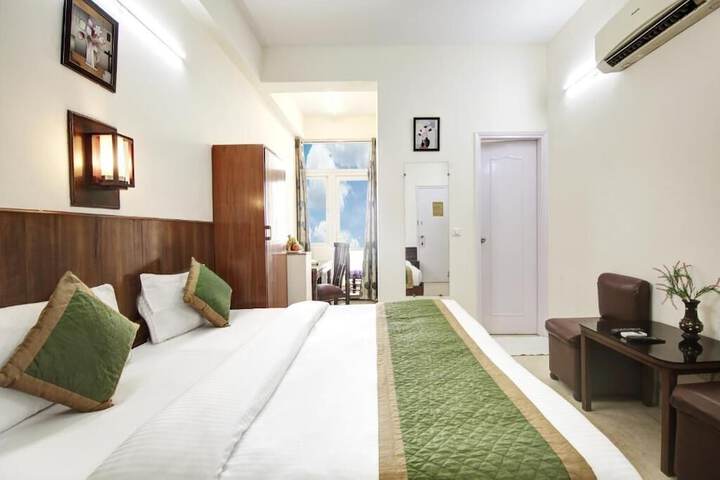 Room 9 of 30