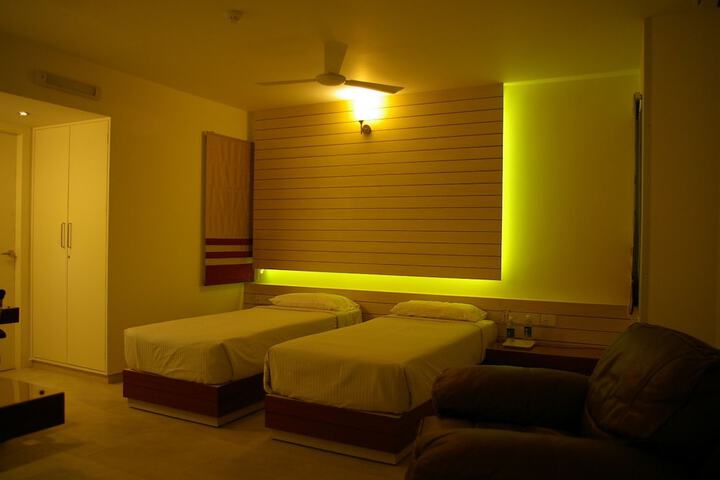 Room 6 of 12
