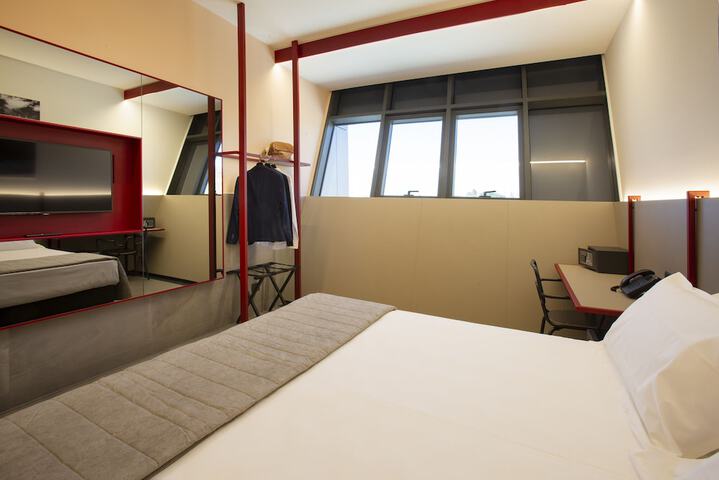 Room 7 of 123